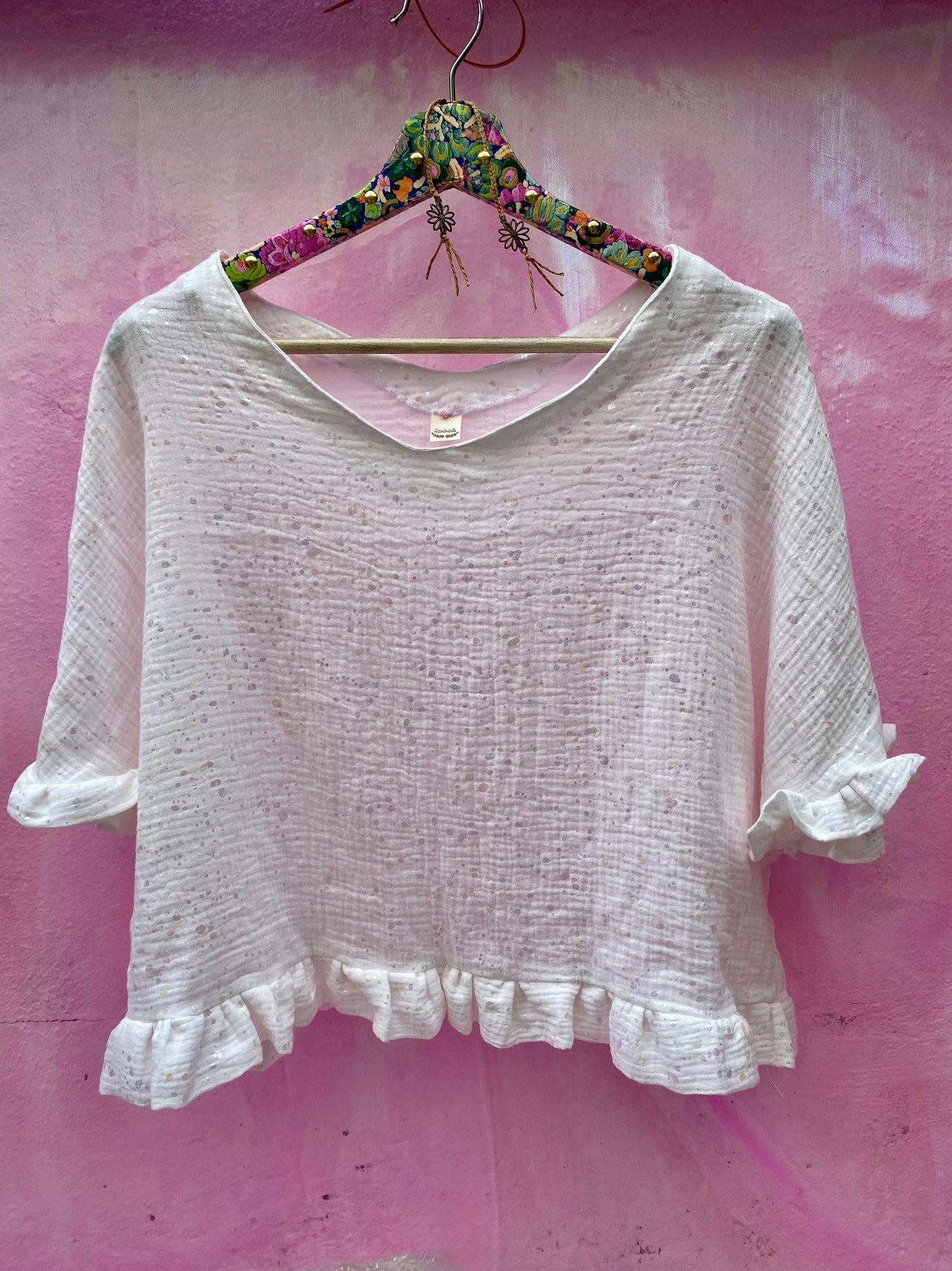 BLUSA CON VOLANTES