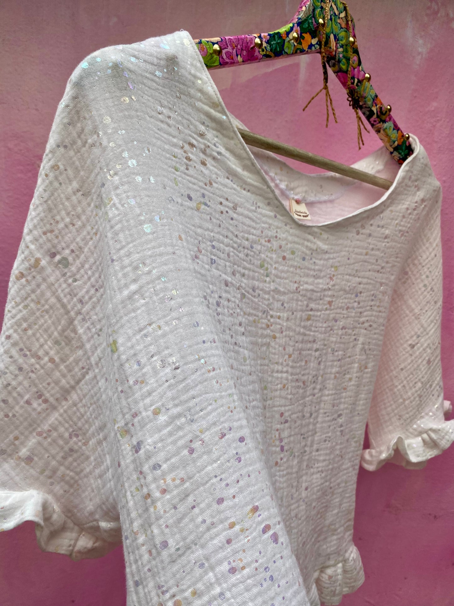 BLUSA CON VOLANTES